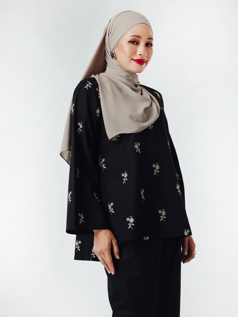 Ivy Embroidered Kurung Kedah Black | #NAFASBARU RAYA 2024